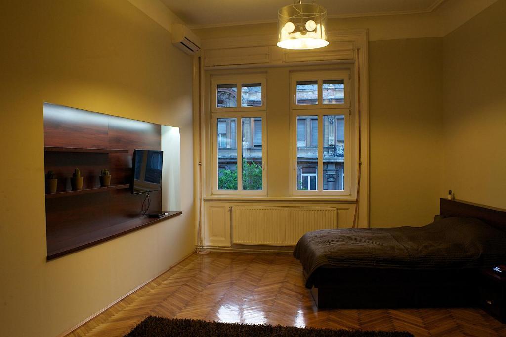 Five Season'S Apartment Budapest Bilik gambar