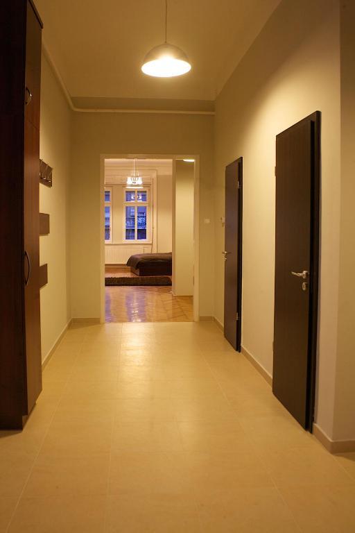 Five Season'S Apartment Budapest Bilik gambar