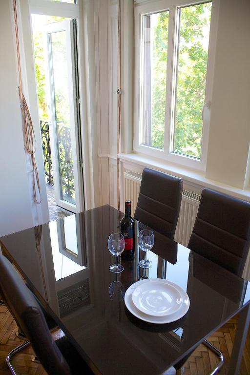 Five Season'S Apartment Budapest Bilik gambar