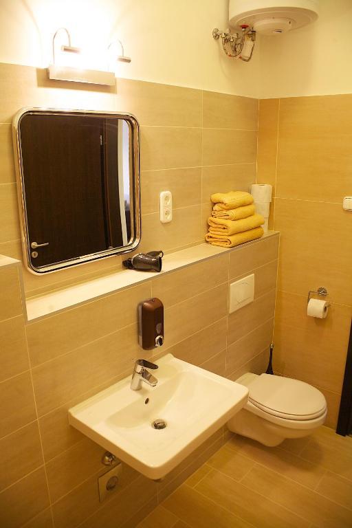 Five Season'S Apartment Budapest Bilik gambar